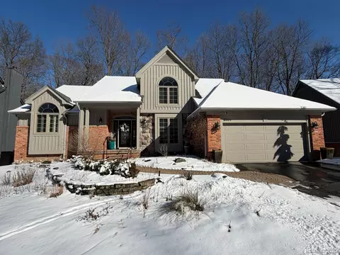 6301 Mission Dr, West Bloomfield, MI 48324