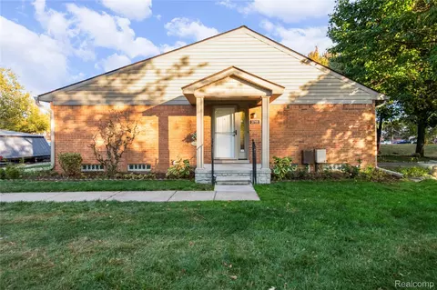 3711 Old Creek Rd, Troy, MI 48084