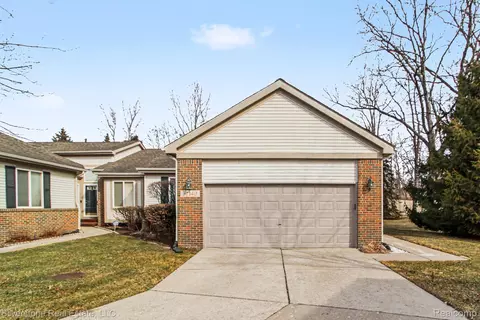 37140 Condor Ct, Westland, MI 48185
