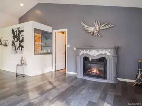 Living - 4086 Squire Hill Dr, Mount Morris, MI 48433 photo 5 of 6