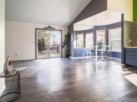 Living - 4086 Squire Hill Dr, Mount Morris, MI 48433 photo 3 of 6