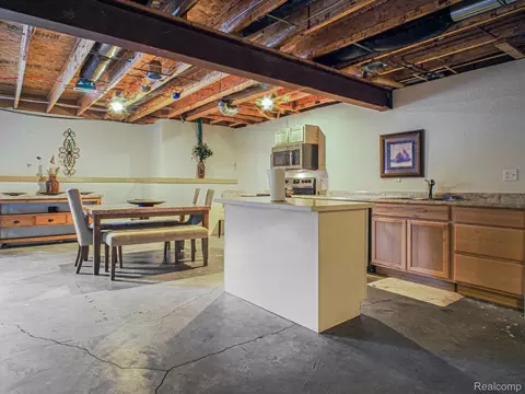 Kitchen - 4086 Squire Hill Dr, Mount Morris, MI 48433 photo 6 of 7
