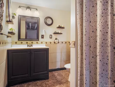 Bath - 4086 Squire Hill Dr, Mount Morris, MI 48433 photo 4 of 4