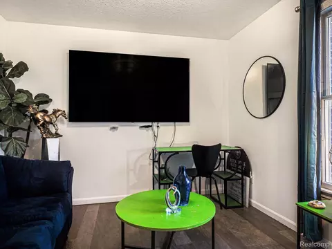 Living - 4086 Squire Hill Dr, Mount Morris, MI 48433 photo 2 of 6