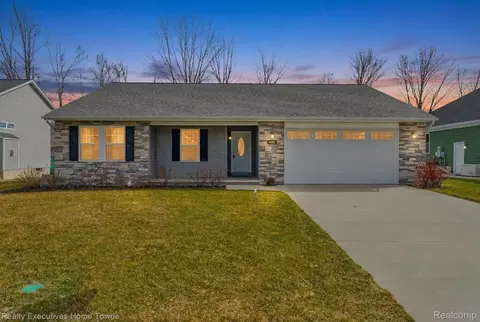 4080 Lancaster Dr, Fort Gratiot, MI 48059