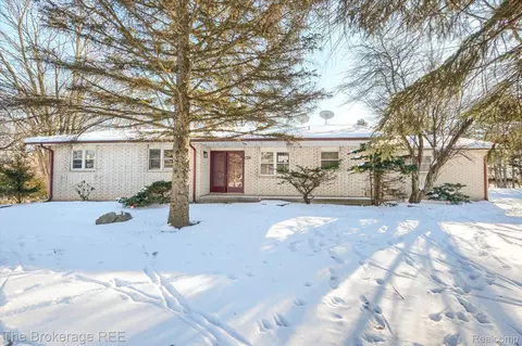 1396 Westerrace Dr, Flint, MI 48532