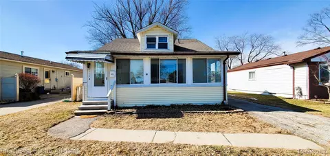 28113 Florence St, Saint Clair Shores, MI 48081