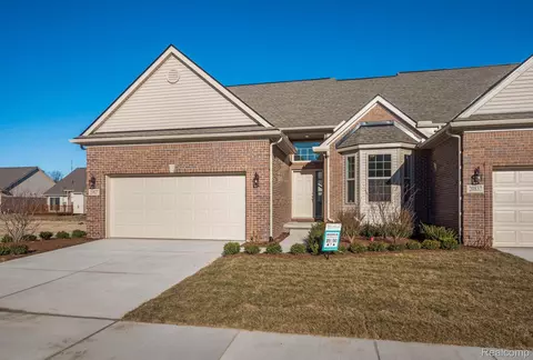 20827 Burn Dr, Macomb, MI 48044