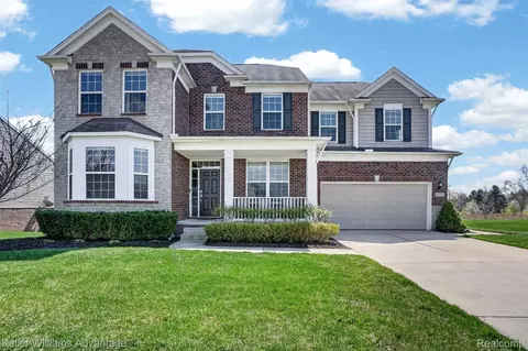 59371 Peters Barn Dr, Lyon, MI 48178