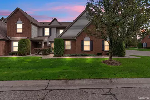 20654 Dunham Rd, Clinton Township, MI 48038