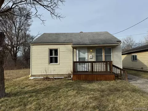 518 W Ruth Ave, Flint, MI 48505