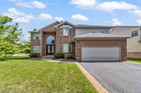 2115 Aldwin Dr, West Bloomfield, MI 48324