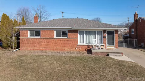 2820 Marian Dr, Trenton, MI 48183