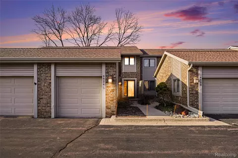 6824 Northcrest Way E, Independence, MI 48346