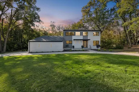 3668 Bayou Dr, West Bloomfield, MI 48323