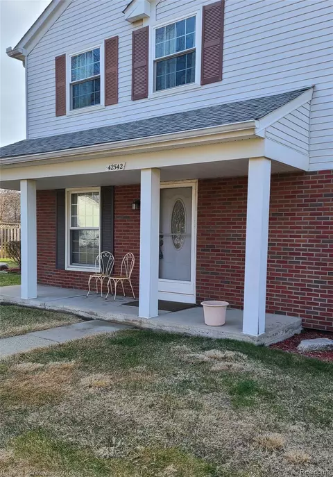 42542 Saratoga Rd #26, Canton, MI 48187