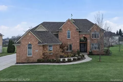 4157 Springbrook Dr, Sterling Heights, MI 48314