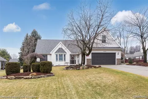 6322 E Horseshoe Trl, Fenton, MI 48451