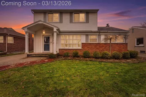22948 Lingemann St, Saint Clair Shores, MI 48080