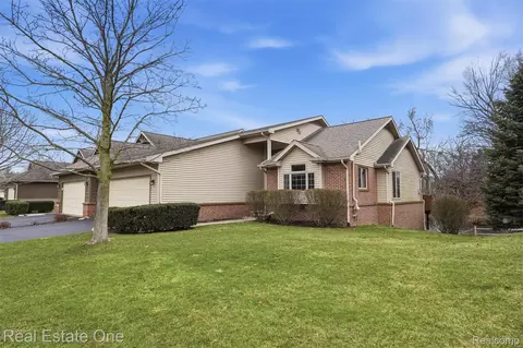 2264 Willow Tree Dr, Brighton, MI 48116