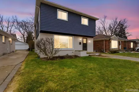 57 W Elmwood Ave, Clawson, MI 48017