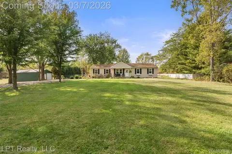 411 Fowlerville Rd, Handy, MI 48836