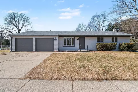 2602 Pinto Dr, Commerce, MI 48382