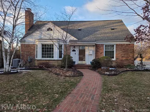 1526 Sycamore Ave, Royal Oak, MI 48073