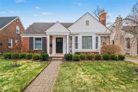 38 Maplefield Rd, Pleasant Ridge, MI 48069