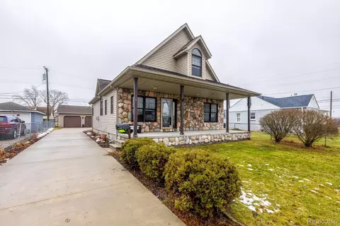 1914 Howard St, Port Huron, MI 48060