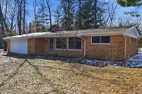 52433 Ihla St, Shelby Township, MI 48316