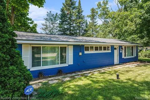 4212 Greendale Ave, West Bloomfield, MI 48323