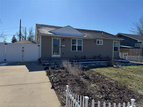 1124 Shirley Dr, Ypsilanti, MI 48198