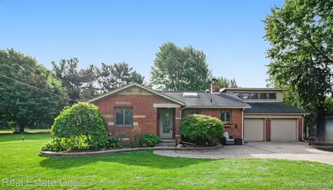 35238 Moravian Dr, Sterling Heights, MI 48312