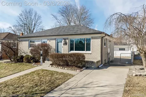 25083 Arlington St, Roseville, MI 48066
