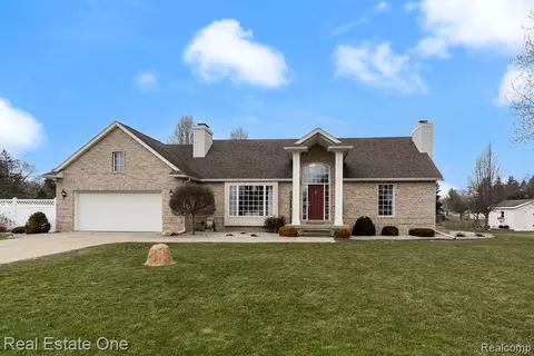 1801 Tahyio Rd, Owosso, MI 48867