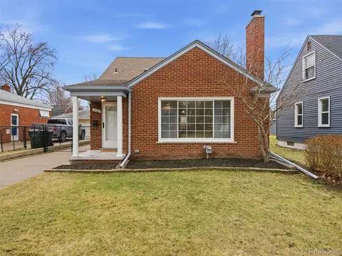 22401 Alger St, Saint Clair Shores, MI 48080