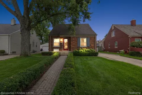 559 E Southlawn Blvd, Birmingham, MI 48009