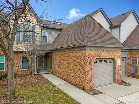 7151 Copper Creek Cir, Canton, MI 48187
