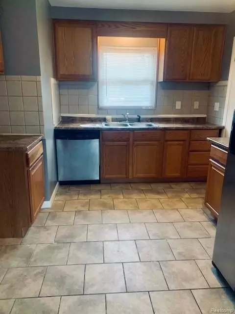 14611 Jacob Ave, Eastpointe, MI 48021