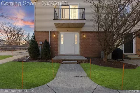 38181 Bradwood Ct, Harrison, MI 48045