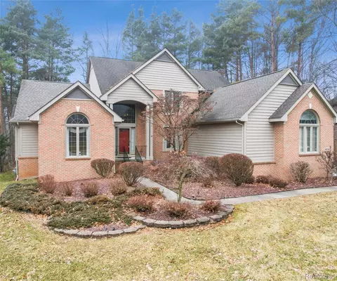 10779 Brooks Ln, Plymouth, MI 48170