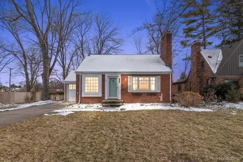 17601 Cambridge Blvd, Lathrup Village, MI 48076