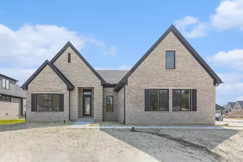 57382 Meadowridge Dr, Washington, MI 48094
