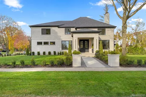 2211 Golfview Dr, Dearborn, MI 48128