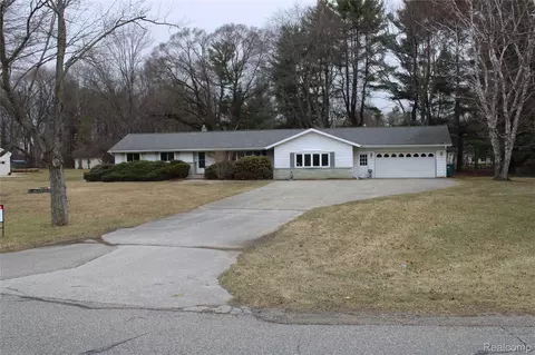 3349 Charmwood Dr, Port Huron, MI 48060