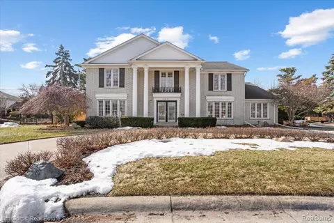 75 S Duval Rd, Village Of Grosse Pointe Shores, MI 48236