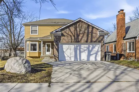 22011 Sharkey St, Clinton Township, MI 48035