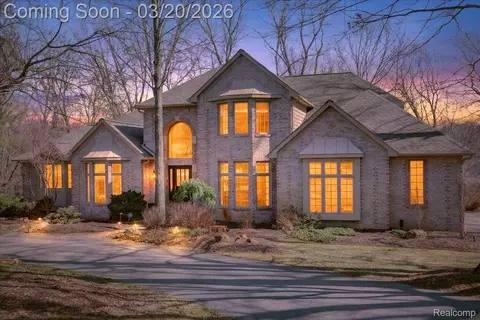 4871 Cider Hill Dr, Oakland, MI 48306