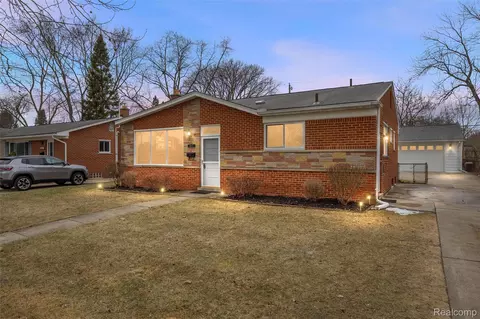 19647 Osmus St, Livonia, MI 48152